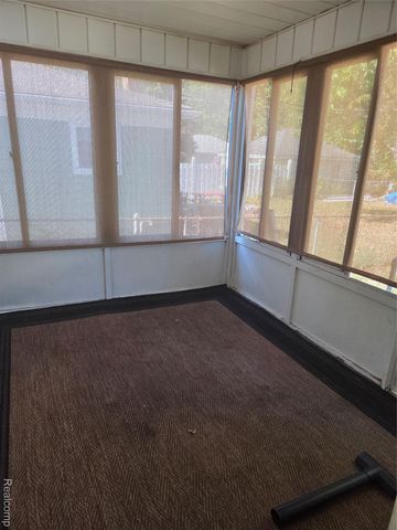 2138 Ridgemont Road, Grosse Pointe Woods, MI 48236