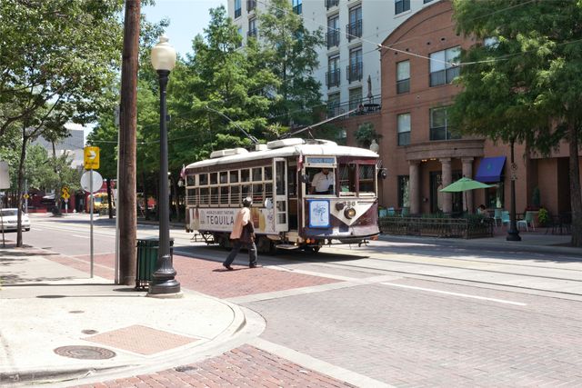 2727 Hood Street 105, Dallas, TX 75219