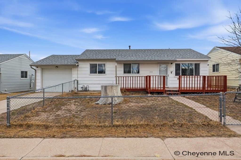 445 MCCOMB AVE, Cheyenne, WY 82007