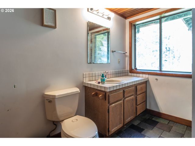 4890 HENDERER Rd, Elkton, OR 97436