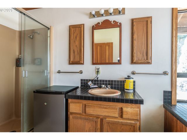 4890 HENDERER Rd, Elkton, OR 97436