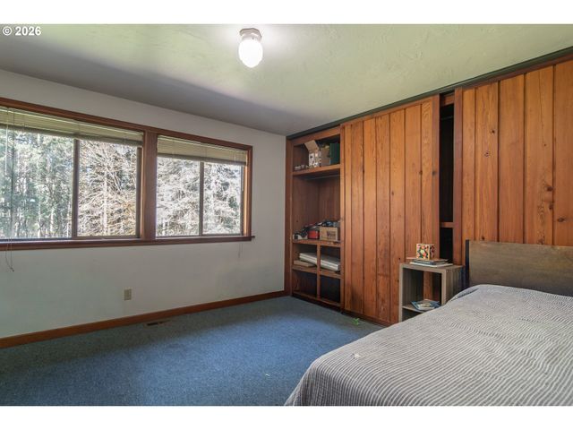 4890 HENDERER Rd, Elkton, OR 97436