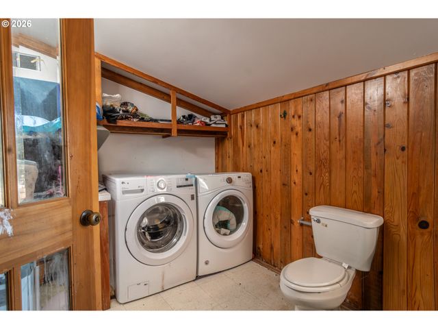 4890 HENDERER Rd, Elkton, OR 97436