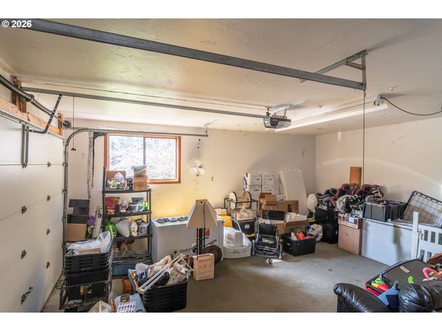 4890 HENDERER Rd, Elkton, OR 97436