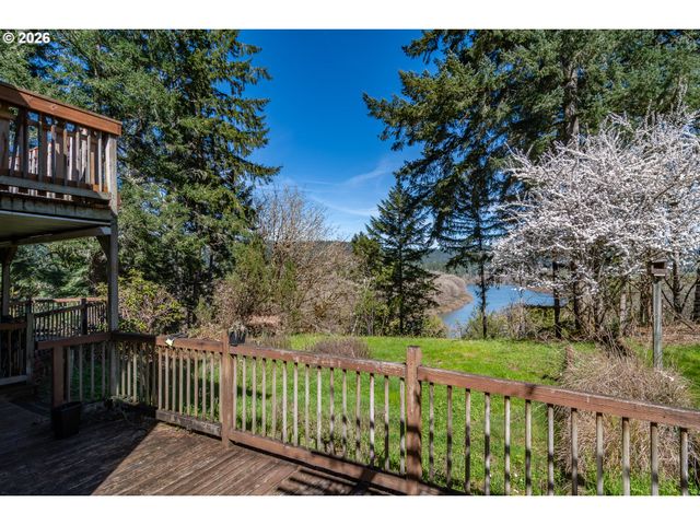 4890 HENDERER Rd, Elkton, OR 97436