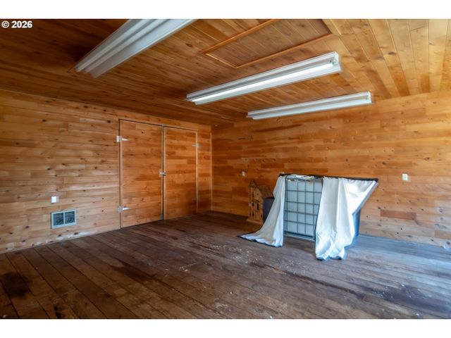 4890 HENDERER Rd, Elkton, OR 97436