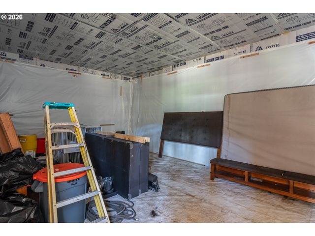 4890 HENDERER Rd, Elkton, OR 97436