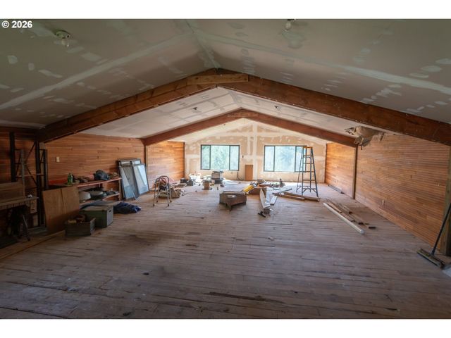 4890 HENDERER Rd, Elkton, OR 97436