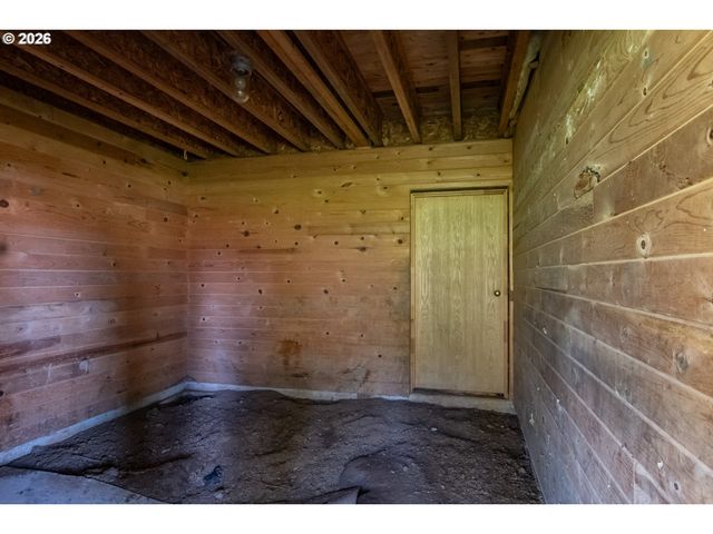 4890 HENDERER Rd, Elkton, OR 97436