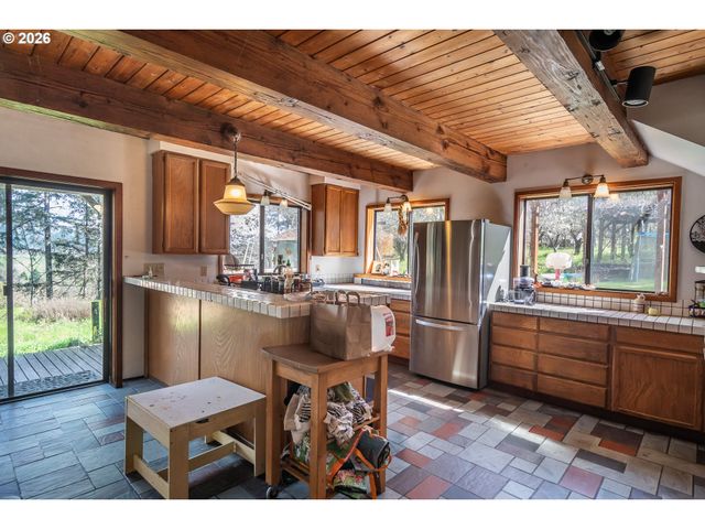 4890 HENDERER Rd, Elkton, OR 97436