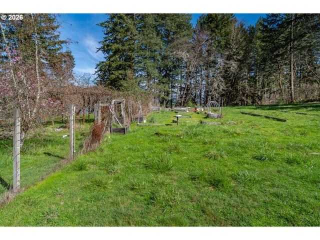 4890 HENDERER Rd, Elkton, OR 97436