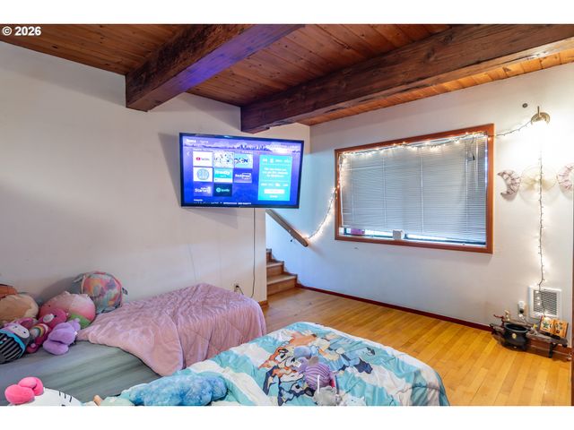 4890 HENDERER Rd, Elkton, OR 97436