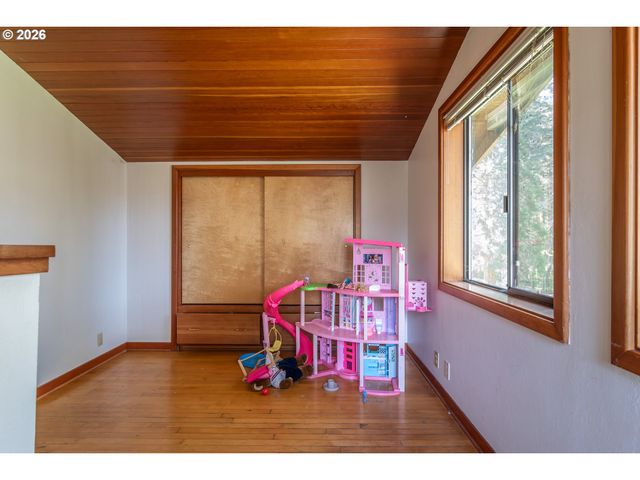 4890 HENDERER Rd, Elkton, OR 97436