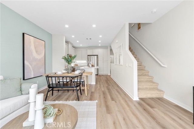 9423 N Sepulveda Blvd. 3, North Hills (los Angeles), CA 91343