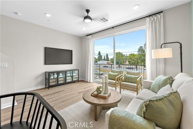 9423 N Sepulveda Blvd. 3, North Hills (los Angeles), CA 91343