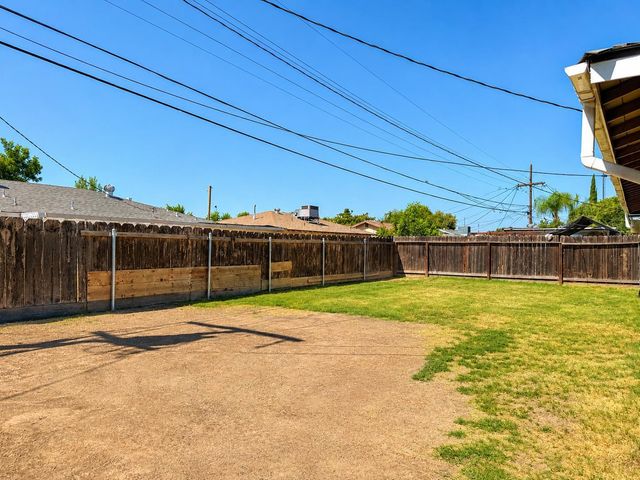 2337 W Shields Avenue, Fresno, CA 93705