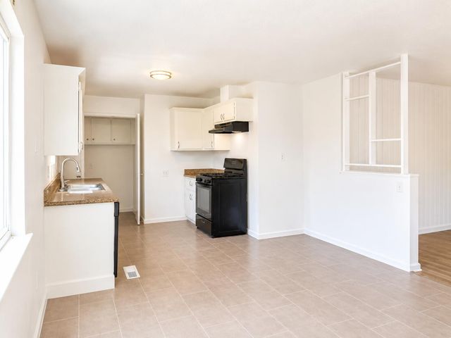 2337 W Shields Avenue, Fresno, CA 93705