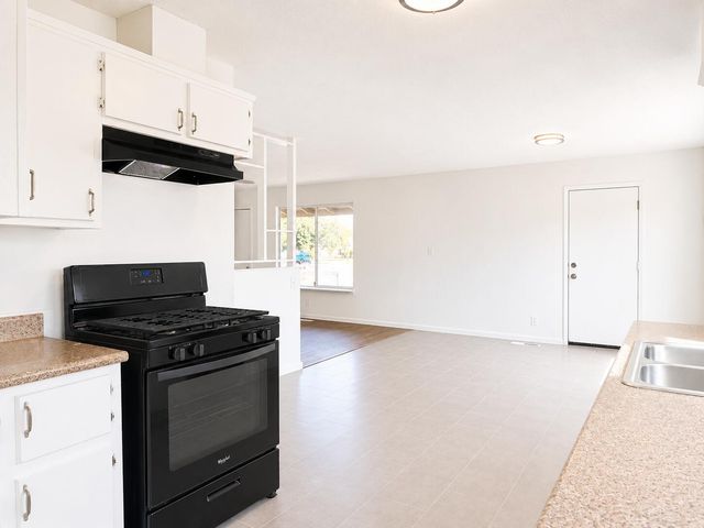 2337 W Shields Avenue, Fresno, CA 93705