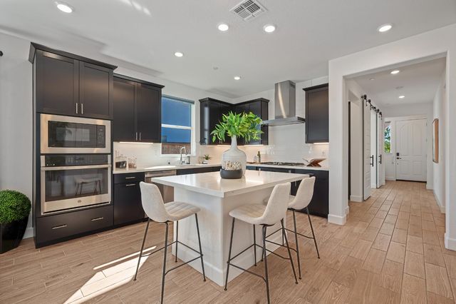 4520 Trout Lily Ln, Roseville, CA 95747