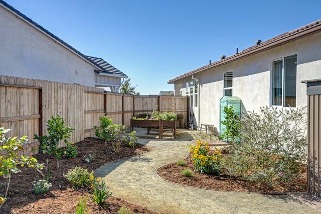 4520 Trout Lily Ln, Roseville, CA 95747