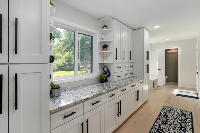 5754 S Fair Oak Road, Springfield, MO 65810