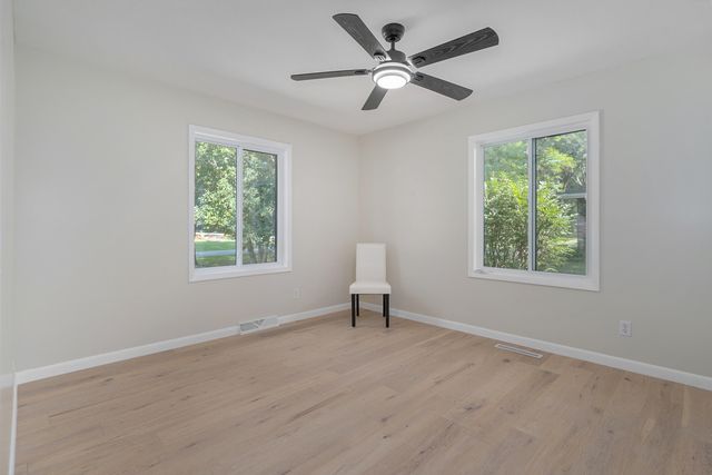 5754 S Fair Oak Road, Springfield, MO 65810