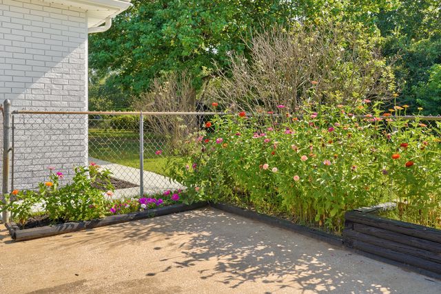 5754 S Fair Oak Road, Springfield, MO 65810