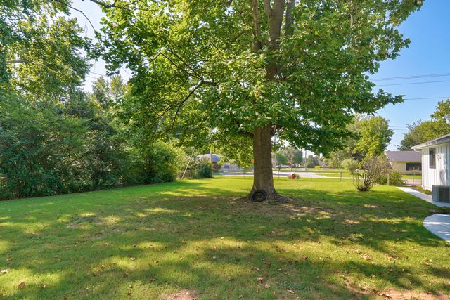 5754 S Fair Oak Road, Springfield, MO 65810
