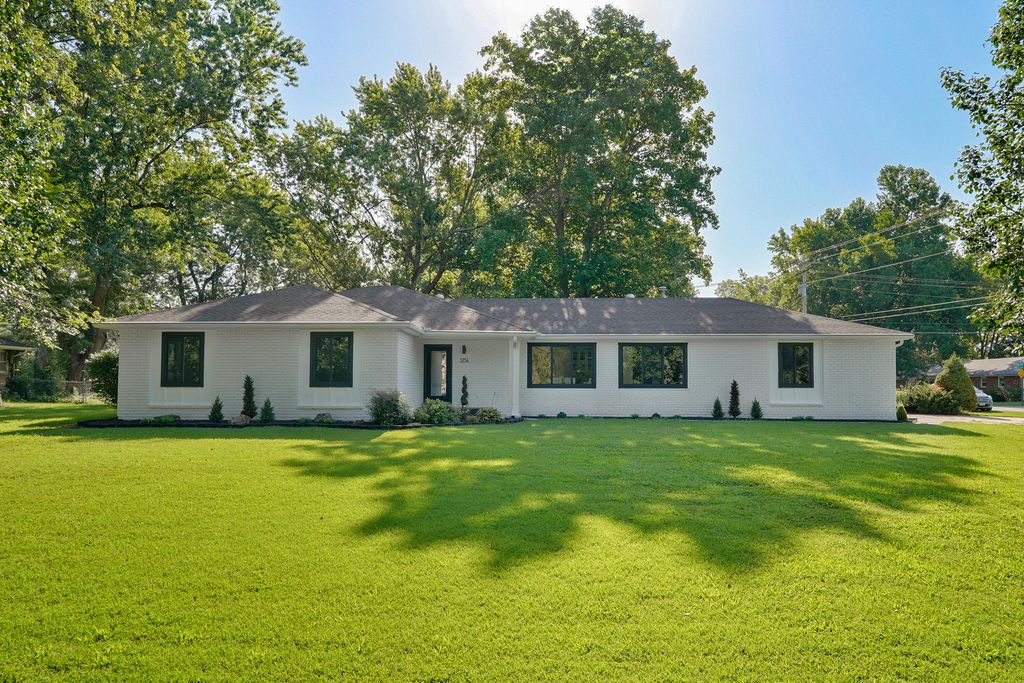 5754 S Fair Oak Road, Springfield, MO 65810