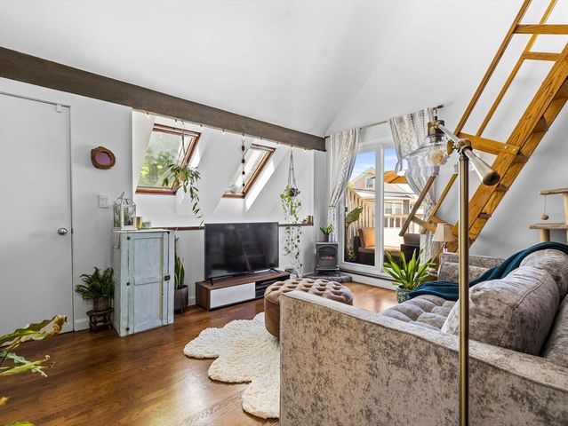 93 Governor Winthrop 7A, Somerville, MA 02145