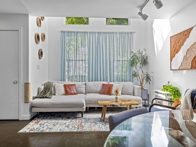 93 Governor Winthrop 7A, Somerville, MA 02145