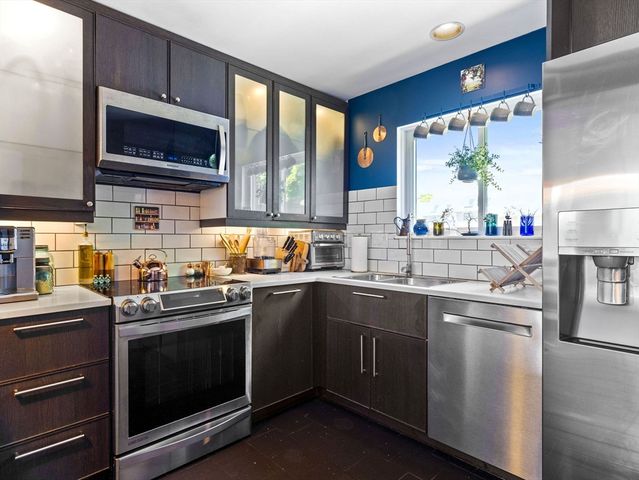 93 Governor Winthrop 7A, Somerville, MA 02145