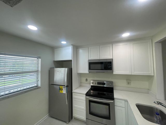 143 NW 93rd Avenue 202, Pembroke Pines, FL 33024