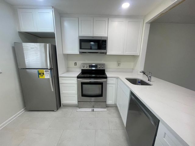143 NW 93rd Avenue 202, Pembroke Pines, FL 33024
