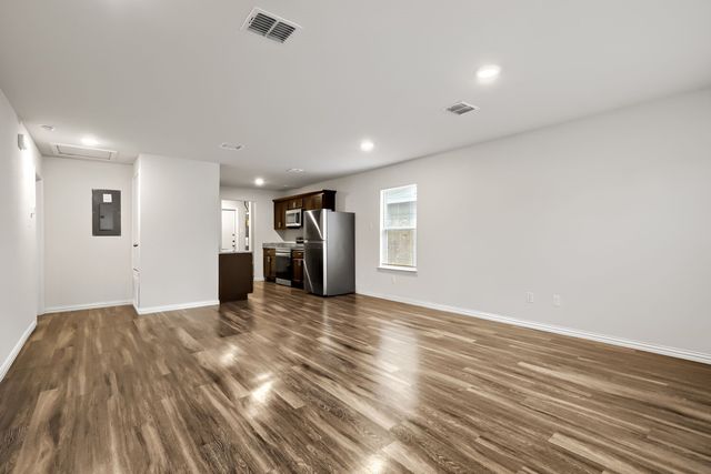 700 E Pecan Avenue, Waco, TX 76704