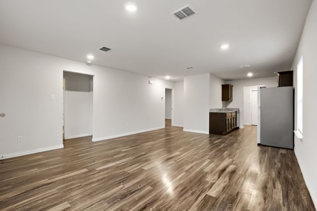 700 E Pecan Avenue, Waco, TX 76704