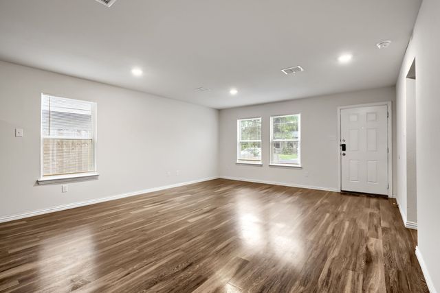 700 E Pecan Avenue, Waco, TX 76704