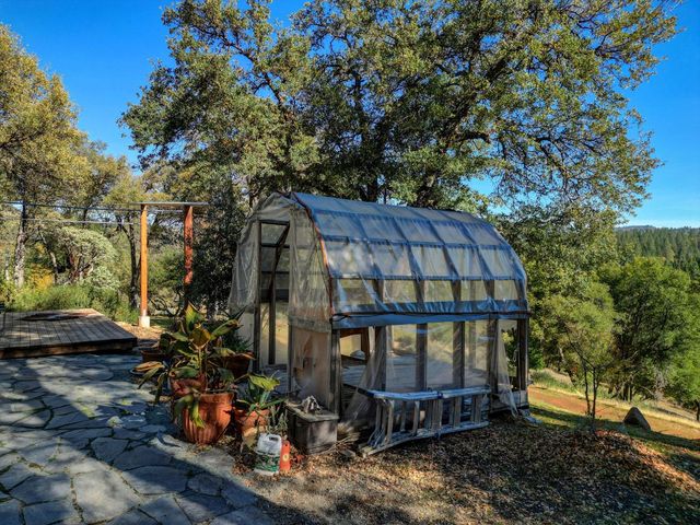 7123 Swiss Ranch Rd, Mountain Ranch, CA 95246