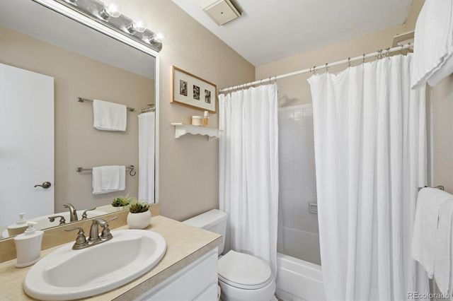 3866 E Long Avenue, Centennial, CO 80122