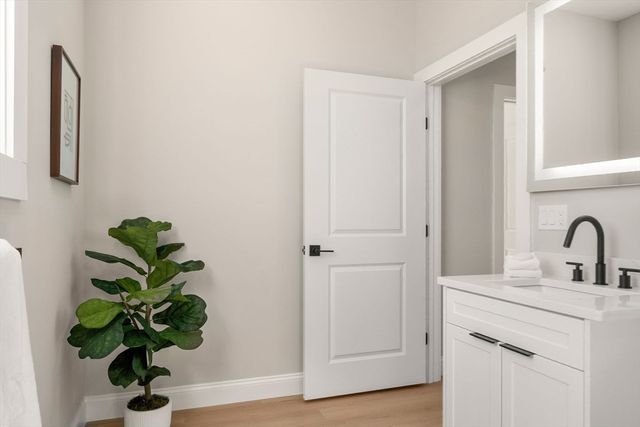 7 Cross St 102U, Wilmington, MA 01887
