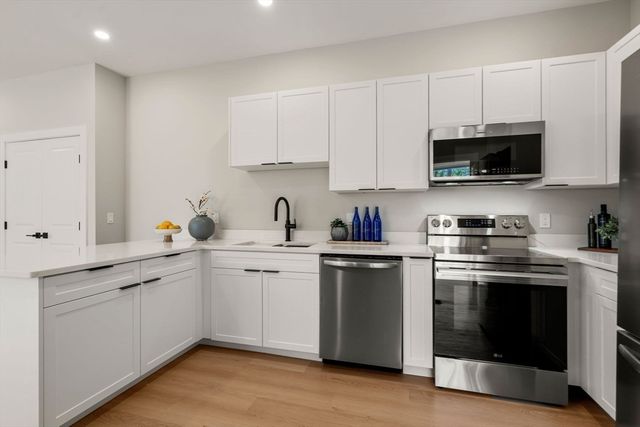7 Cross St 102U, Wilmington, MA 01887