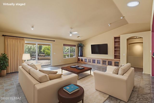 2630 E Genevieve Way, Green Valley, AZ 85614