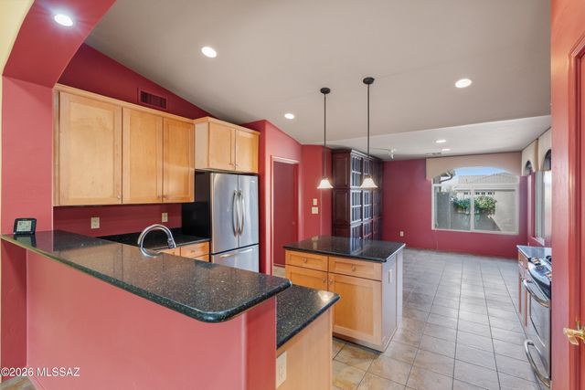 2630 E Genevieve Way, Green Valley, AZ 85614