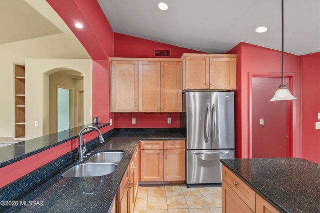 2630 E Genevieve Way, Green Valley, AZ 85614