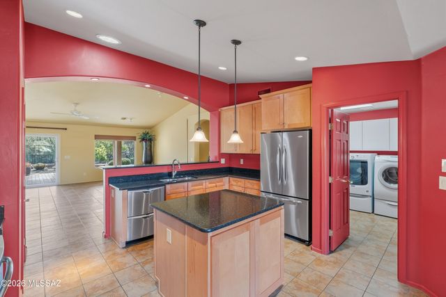 2630 E Genevieve Way, Green Valley, AZ 85614