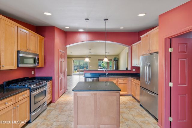 2630 E Genevieve Way, Green Valley, AZ 85614