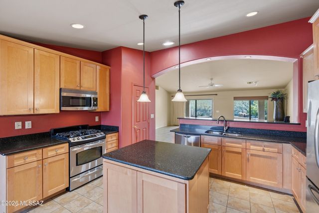 2630 E Genevieve Way, Green Valley, AZ 85614