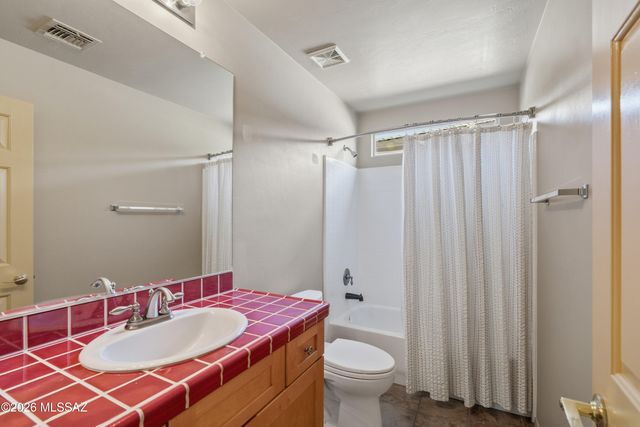 2630 E Genevieve Way, Green Valley, AZ 85614