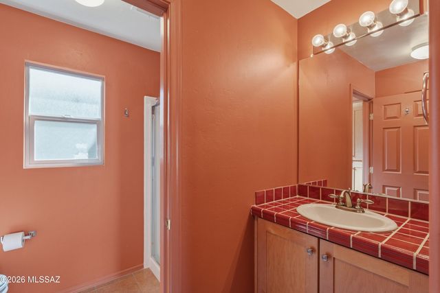 2630 E Genevieve Way, Green Valley, AZ 85614