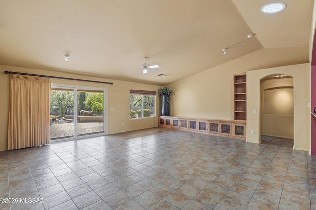 2630 E Genevieve Way, Green Valley, AZ 85614